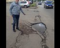 По ул. Пушкинское шоссе плохая, убитая дорога возле д. 4 ТЦ Пяторочка.