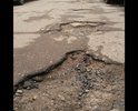 Постоянное ужасное, отвратительное состояние улицы Кутузовской. Иногда заделываются отдельные ямы, но большая часть остаётся. Доходит до такого, что это уже угрожает безопасности машин — если яму не заметишь и въедешь, легко можно лишиться колеса. Такая ситуация длится уже не первый год, но в этом году состояние дороги особенно ужасное. Даже самые крупные ямы если и заделываются, то лишь через несколько месяцев существования. На жалобы жильцов района никто не реагирует, а ситуация продолжает ухудшаться. Очень просим принять, наконец, меры.