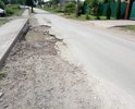 Обратите внимание на улицу Пионерскую, район был построен в 2013 году, дороги как не было так и нет. В администрацию города обращались не раз с этим вопросом, никакого решения не было принято. Новые дома продолжают строить, а мы продолжаем разбивать машины. Никто не хочет нести за это ответственности.