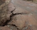 вся дорога в выбоинах и ямах , в двух местах половина дороги обвалилась, ее размыло. дорога находиться на 3.25 км от п.селезнево в сторону п.яшино,считая от перекрестка поворот направо.