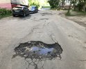 Во дворе разбитая дорога, требуется ямочный ремонт!!!