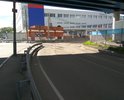 Убитое дорожное полотно под мостом, проезжать крайне затруднительно