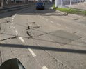 Убитое дорожное полотно под мостом, проезжать крайне затруднительно