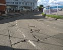 Убитое дорожное полотно под мостом, проезжать крайне затруднительно
