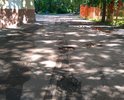 На улице Школьной в мкр. Юбилейный на дорожном полотне имеются глубокие ямы, проезжать по такой дороге очень затруднительно