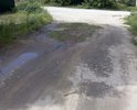 Добрый день! На нашей улице никогда не было дорожного покрытия. Особенно в период дождей затруднено движение, образуются большие лужи, которые с трудом можно обойти. В 2012 году 1/3 улицы была засыпала крупным щебнем, но и от него уже ничего не осталось и образовались ямы.