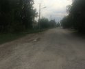Участок дороги достаточно оживленный, покрытие "дороги" неудовлетворительное, весь отмеченный участок в ужасном состоянии!