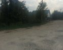 Участок дороги достаточно оживленный, покрытие "дороги" неудовлетворительное, весь отмеченный участок в ужасном состоянии!