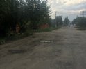 Участок дороги достаточно оживленный, покрытие "дороги" неудовлетворительное, весь отмеченный участок в ужасном состоянии!