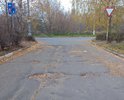 Убитая дорога во дворе по улице Новлянская.