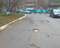 Убитая дорога во дворе по улице Новлянская.