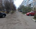 Убитая дорога во дворе по улице Новлянская.