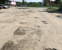 Убитая дорога. Жители близлежащих домов вынуждены разбивать подвеску своих автомобилей
