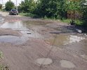 Дорога практически не высыхает, поэтому асфальт быстрее разрушается