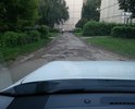 Хотя на главных улицах города Новочебоксарска качество  дорог постепенно улучшается, но во дворах и заездах в них асфальтовое покрытие все еще находится в неудовлетворительном состоянии.