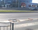 На ул. Елизаровых на проезжей части, около Мазда центра требуется ремонт дорожного полотна.