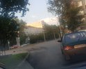 На пересечении ул. Киевская и Кирова большая выбоина, открытый частично люк и дорожное покрытие в неудовлетворительном состоянии