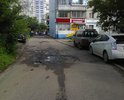 Выезд со двора дома по ул. Воронежская, 40 на улицу Воронежская в ужасном состоянии.