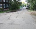 Улица Калужская на Степановке в Томске, особенно участок от дом 19 до дома 23 требует ремонта, хотя бы ямочного, а лучше все-таки - комплексного.