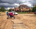 Пишут Вам в очередной раз жители ЖК "Посад Премьер" (Моск. обл., г. Сергиев Посад, ул. Пограничная, д. 30 А).
Месяц назад инициативные жители нашего дома уже писали Вам свои обращения с просьбой оказания содействия в оборудовании  дороги, соединяющей ЖК "Посад Премьер" с ул. Дружбы.

Данная дорога является для нас крайне необходимой, т.к. через нее будет возможен доступ к социальным объектам (детский сад № 73, строящейся школа на улице владимирской, школам и детским садам в мкр. Углич, районной больнице, аптекам, почте, библиотеке, ветклинике и т.д.) и продовольственным магазинам.
В настоящее время для оборудования дороги имеются пустующие земельные участки. Люди по ним с трудом перебираются. В непогоду этого к сожалению сделать невозможно. Наши дети, будущее России и Подмосковья, по этой причине нынуждены опаздывать на занятия в школы и сады. Родители часами бегают в окружную за медикаментами в аптеки для своих малышей.

С уважением житель дома 30 А