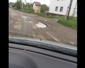 Дорога отсутствует по всей протяженности переулка, особенно около ипподрома и около дома 45. Из подобия дороги торчит арматура, огромные лужи, невозможно ходить пешком, на автомобиле порвано ни одно колесо. Администрация не реагирует на обращения о просьбе хотя бы засыпать ямы около ипподрома.