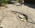 Многие годы состояние дороги ужасающее. Очень много глубоких ям. На машине можно проехать с трудом, в следствии этого такси ехать отказывается, мамам с колясками просто не осилить прогулку с детьми, старики бояться вызывать Скорую Помощь, зная что она не доедет! Пишем и просим починить участок дороги каждый год. В этом году на ремонт выделены средства и ремонт начался (номера домов 1-61). НО! Минуя наш участок дороги (номера домов 74-84), который в более ужасном состоянии.