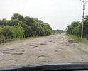 Дорога как после бомбежки, объезжая одну яму попадаешь в другую