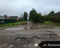 Дорога в плачевном состоянии. В сырую погоду труднопреодолимая.