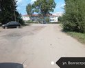 Дорога в огромных ямах, после дождя лужи по бампер.