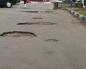 Данные ямы находятся на парковке возле магазина, глубина ям просто кошмар, рядом много жилых домов, там не то что на машине, там пешком пройти сложно. Просьба решить проблему.