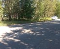 Улица Набережная является центральной (главной) улицей микрорайона Восьмерка г. Гусь-Хрустальный Владимирской области. Здесь ходит общественный транспорт (автобус № 6). Городские власти недавно рапортовали о том, что сделали дорогу от 120 дома до пос. Лесного. А вот от начала ул. Набережной (от первых домов, начиная с поворота от стадиона) и по всей протяженности (до конечной остановки автобуса), именно та часть дороги, где наиболее интенсивно ходит транспорт, опасные ямы по 12-15 см глубиной, местами по всей ширине дороги. Не проехать-не пройти. Попав в такую ямину, например,  в дождливую погоду, когда эти "воронки, как после бомбежки" заливает полностью водой, в такой яме можно запросто оставить колесо или навернуться не слабо на том же мотоцикле. Очень опасно!!! Разъехаться машинам невозможно, только по этим зияющим дырам. Живого места скоро на дороге не останется!