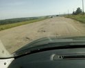 Дорога в неудовлетворительном состоянии после проведения некачественного ямочного ремонта.
