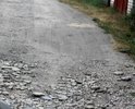 Городская дорога не засыпалась щебнем или даже вторичным асфальтом более 15 лет.
