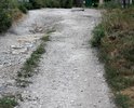 Городская дорога не засыпалась щебнем или даже вторичным асфальтом более 15 лет.