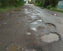 Улица 1 Мая разбита вся,ездить уже невозможно!!!Летом в газете "Старая Русса" была информация,что отремонтированы такие-то улицы,в том числе и улица 1 МАЯ(в июле!Сейчас сентябрь!)!?А где этот ремонт то?Дорожники приехали,почему то посередине улицы залатали несколько ям и исчезли.Огромные ямы по всей дороге как были,так и остались!Похоже что никто вообще не контролирует ремонт,как он сделан и сделан ли вообще!Кто за это ответит?