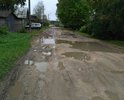 Дорога по адресу Архангельская обл., г.Каргополь, ул.Шенкурская просто в ужасном состоянии. Ее не ремонтировали более 30 лет. Дорога не пригодна как для проезда на машинах так и пройти пешеходам. В конце улицы находится родник. Людям тяжело ходить за водой. На этой улице живут пенсионеры, вскоре и скорая помощь не сможет проехать и оказать первую помощь. Данная дорога требует капитального ремонта. Просим обратить внимания на данную ситуацию.