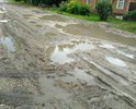Дорога по адресу Архангельская обл., г.Каргополь, ул.Шенкурская просто в ужасном состоянии. Ее не ремонтировали более 30 лет. Дорога не пригодна как для проезда на машинах так и пройти пешеходам. В конце улицы находится родник. Людям тяжело ходить за водой. На этой улице живут пенсионеры, вскоре и скорая помощь не сможет проехать и оказать первую помощь. Данная дорога требует капитального ремонта. Просим обратить внимания на данную ситуацию.