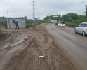 Обращаемся к Вам за помощью, в связи с критической ситуацией на дороге между Северо-востоком Люберец и районом Москвы Некрасовка. 
Более 30 тысяч жителей ЖК Люберцы 2015-2016, ЖК Марусино-1,2,3,4,5, ЖК Малое Павлино, живя в 7 км от МКАД, не могут добраться до ближайшего метро в часы пик. В ЖК Люберцы открылась новая школа на 1100 мест, в детский сад ходят около 400 детей. Образовательные учреждения муниципальные, к нам возят детей из других концов Люберец. В октябре 2017г. начало заселения ЖК Люберцы 2017, начато строительство еще одного детского сада и еще одной школы. Поток машин блокирует въезд/выезд из ЖК, который уже сейчас занимает около 40 минут. 
Напряженная транспортная ситуация усугубляется тем, что для застройки новых жилых кварталов Москвы (квартал 14, квартал 16, квартал 19) перекрывают основные дороги, при этом никаких альтернатив не предлагается, только объезд по существующим, не менее нагруженным дорогам. 23.09. был закрыт сквозной проезд через ул. Кожуховская Горка, который являлся одним из двух вариантов выезда в цивилизацию. Сейчас у нас осталась единственная дорога-двухполосное Зенинское шоссе, на котором соединяются потоки машин с ул.Вертолетчиков и ул.Липчанского, и перестраиваются из пяти полос в одну. Движение на этой дороге почти всегда парализовано авариями и огромным потоком автомобилей. В случае ЧП, службы спасения к нам не доедут. Скорая Помощь уже отказывается к нам ехать. 
Проблема не решается, т.к. Москва и Московская область не могут найти общий язык. Чиновники разводят руками. Застройщик готов ускорить сроки строительства объездной дороги, но она тоже упирается в Москву. Мы в транспортной блокаде. Просим Вашей помощи и содействия в решении данной проблемы.