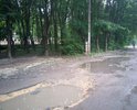 Дороги рядом с железнодорожной станцией Фабрика им. 1 мая практически нет! Площадь ям больше, чем площадь дорожного покрытия. Тротуаров нет, ямы невозможно обойти даже по обочине. И это ж/д станция, где поток людей и машин не иссякает!