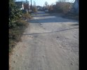 Дорога разбита, нет пешеходных дорожек, в дождь и весной при таянии снега пройти пешком сухой и чистой невозможно. Машины по этой дороге ездят крадучись.