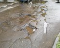 На данном участке очень глубокие ямы, большая проблема заехать во двор.