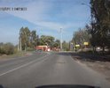 Множественные небольшие но глубокие ямы. Особенно много у поворотов, светофора и на выезде к переезду с этой улицы.
