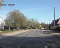 Множественные небольшие но глубокие ямы. Особенно много у поворотов, светофора и на выезде к переезду с этой улицы.