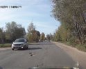 Множественные небольшие но глубокие ямы. Особенно много у поворотов, светофора и на выезде к переезду с этой улицы.