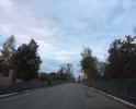 Много дефектов дорожного полотна, грязи и отсутствуют ливневки