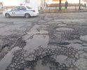 Убитая дорога по которой передвигаются почти все маршруты общественного транспорта г. Владикавказ, нуждается в капитальном ремонте