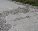 На пер.Шеболдаева, мной уже более 10-ти дней наблюдается повреждение дорожного покрытия в виде ямы, размеры которой превышают нормативно допустимые, установленные п.3.1.2 ГОСТ Р 50597-93, и которая представляет явную опасность для дорожного движения.