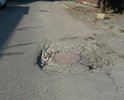 По пер. Больничный мной уже более 10-ти дней наблюдается повреждение дорожного покрытия в виде ямы, размеры которой превышают нормативно допустимые, установленные п.3.1.2 ГОСТ Р 50597-93, и которая представляет явную опасность для дорожного движения.