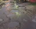 Состояние дороги неудовлетворительное, асфальтовое полотно разрушено – ямы, выбоины. Затруднено движение пешеходов, транспорта, в том числе машин специального назначения.