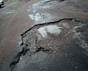 Множественные ямы и выбоены на дороге. В ответ на многочисленные обращения жильцов, ответственные службы лишь иногда засыпают ямы землёй(!) или мелким щебнем или песком - материалами. которые в течении недели размываются осадками. Т.е. осуществляется нерациональное использование бюджетных средств и проблема ям на дороге не решается.